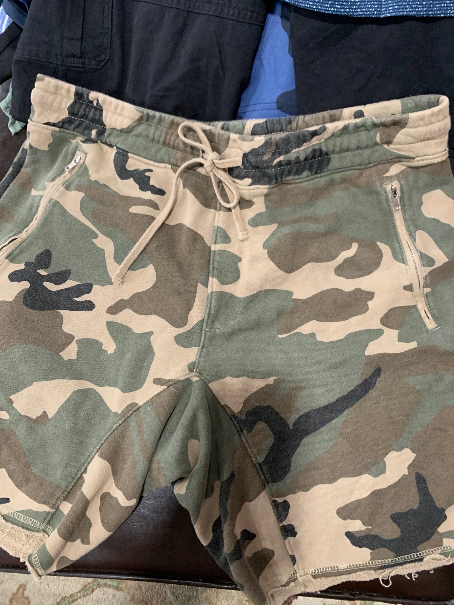 L PacSun Mens Shorts Camo Soft Stretch Regular  Used